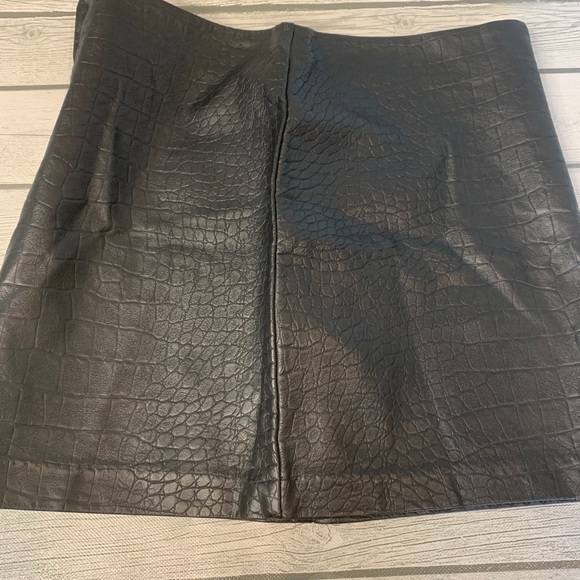 DIVIDED H&M Womens Skirt Size 4 Black Faux Leather Sexy Mini Clubwear Pencil - Picture 6 of 10